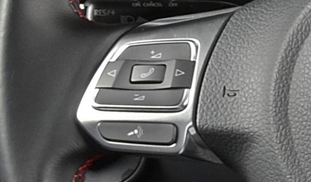 Connecting the multifunction steering wheel